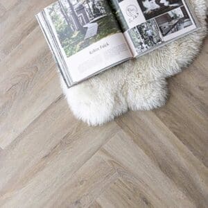 Detailed close up of the wood grain texture on a Flaxen Oak LVT plank