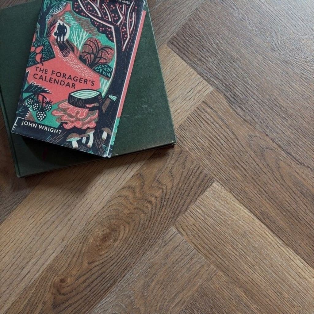 Rye Herringbone flooring under natural light highlighting the warm mid-oak lowlights